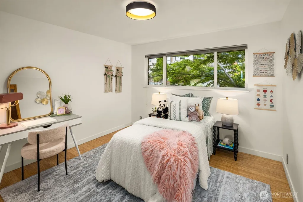 8731 Fauntlee Crest SW Seattle WA 98136