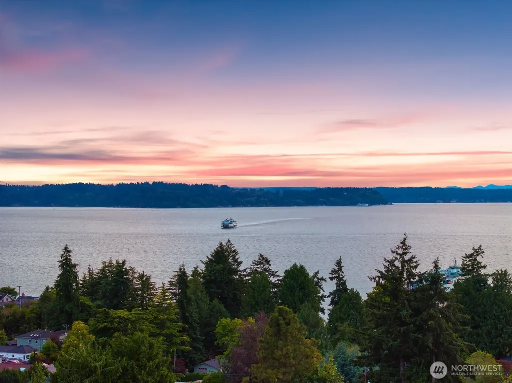 8731 Fauntlee Crest SW Seattle WA 98136