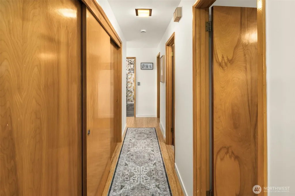 8731 Fauntlee Crest SW Seattle WA 98136