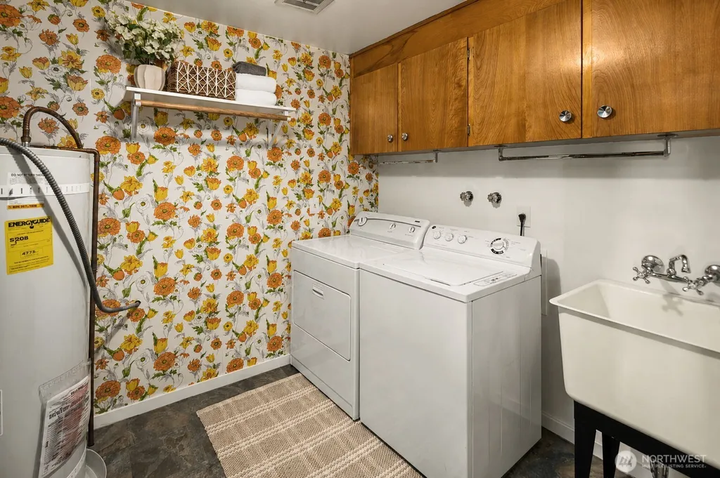 8731 Fauntlee Crest SW Seattle WA 98136