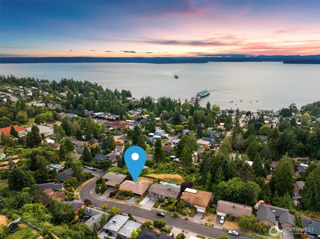 8731 Fauntlee Crest SW Seattle WA 98136