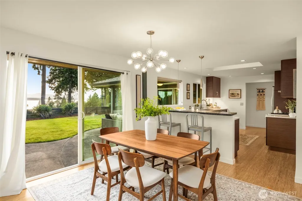8731 Fauntlee Crest SW Seattle WA 98136