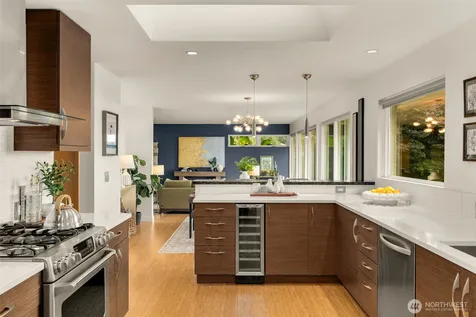8731 Fauntlee Crest SW Seattle WA 98136