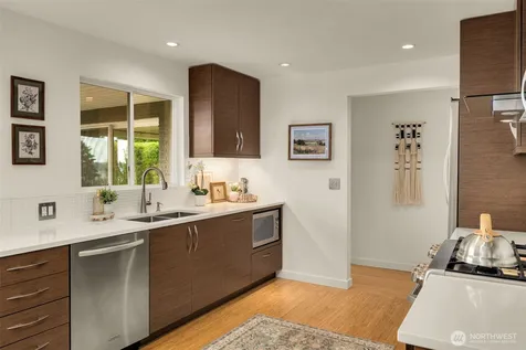 8731 Fauntlee Crest SW Seattle WA 98136