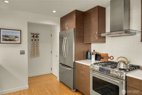 8731 Fauntlee Crest SW Seattle WA 98136