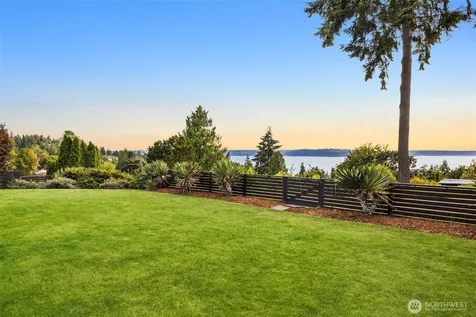 8731 Fauntlee Crest SW Seattle WA 98136