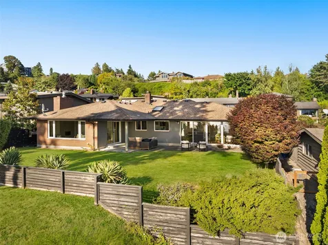 8731 Fauntlee Crest SW Seattle WA 98136