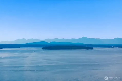 8731 Fauntlee Crest SW Seattle WA 98136