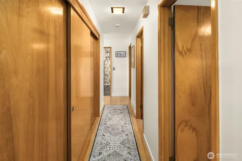 8731 Fauntlee Crest SW Seattle WA 98136