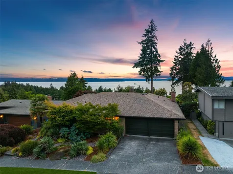 8731 Fauntlee Crest SW Seattle WA 98136