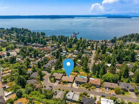 8731 Fauntlee Crest SW Seattle WA 98136
