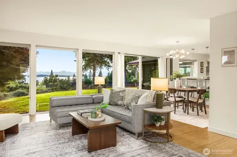 8731 Fauntlee Crest SW Seattle WA 98136