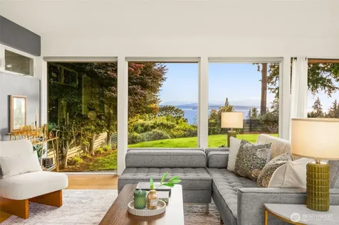 8731 Fauntlee Crest SW Seattle WA 98136