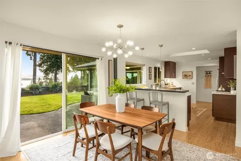 8731 Fauntlee Crest SW Seattle WA 98136