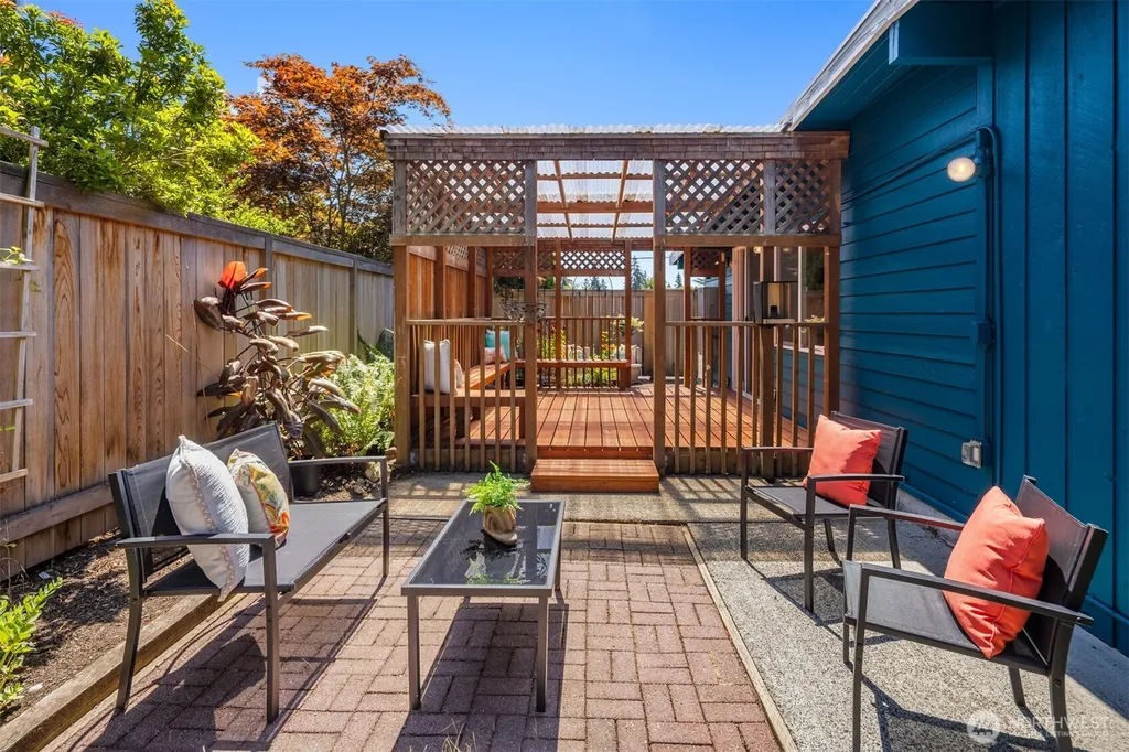7425 202nd St SW Lynnwood WA 98036