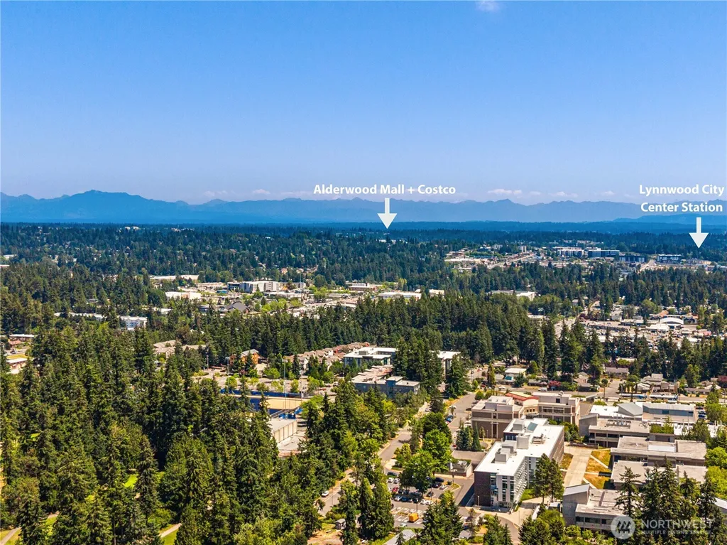 7425 202nd St SW Lynnwood WA 98036