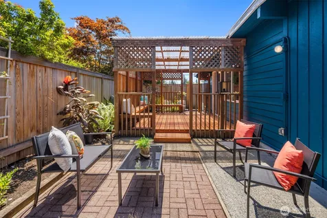 7425 202nd St SW Lynnwood WA 98036