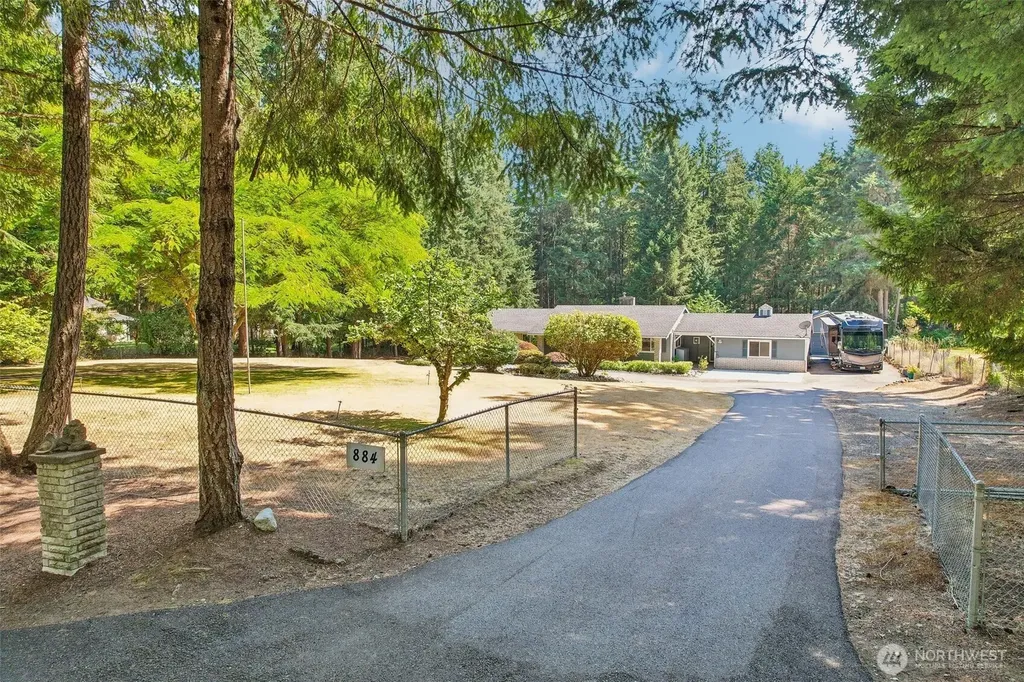 884 Kamus Place Fox Island WA 98333