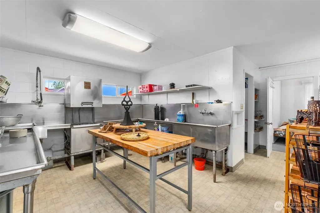 402 N Montesano Street Westport WA 98595