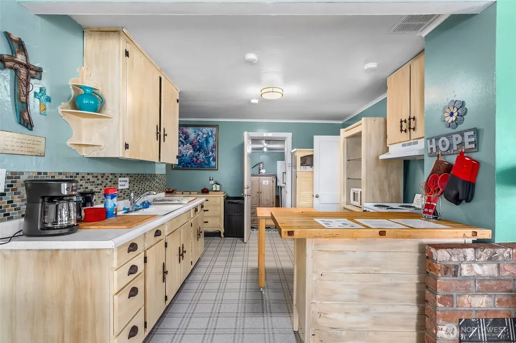 402 N Montesano Street Westport WA 98595