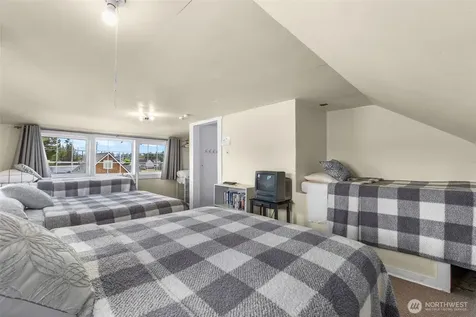 402 N Montesano Street Westport WA 98595