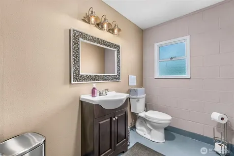 402 N Montesano Street Westport WA 98595