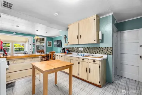 402 N Montesano Street Westport WA 98595