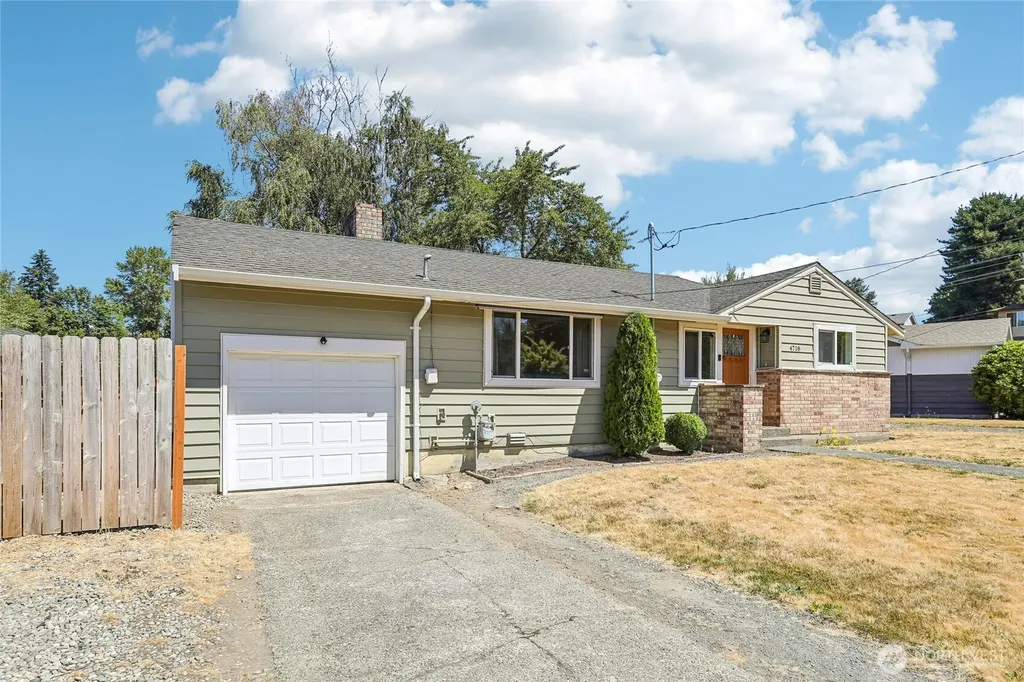 4718 S Victor Street Seattle WA 98178