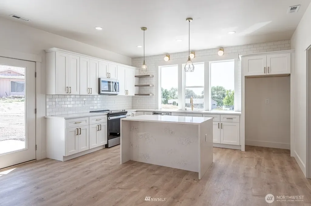 225 W Linden Avenue Moses Lake WA 98837