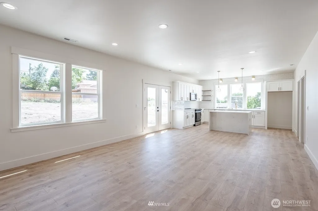225 W Linden Avenue Moses Lake WA 98837