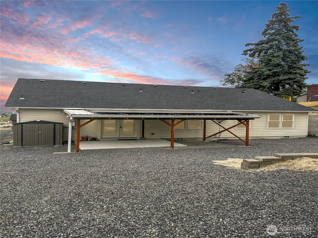 225 W Linden Avenue Moses Lake WA 98837