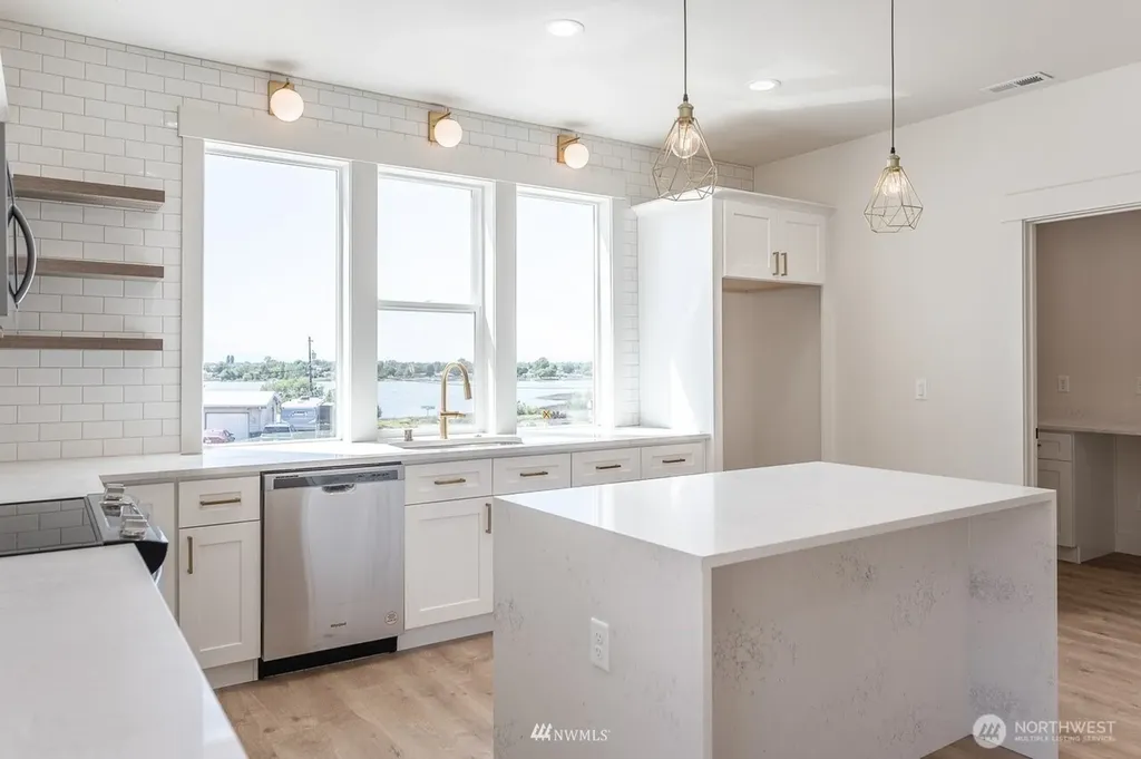 225 W Linden Avenue Moses Lake WA 98837