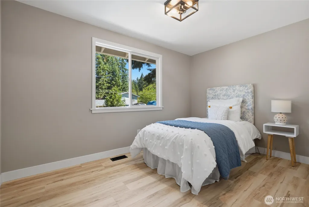 1602 Edgewood Drive NW Gig Harbor WA 98332