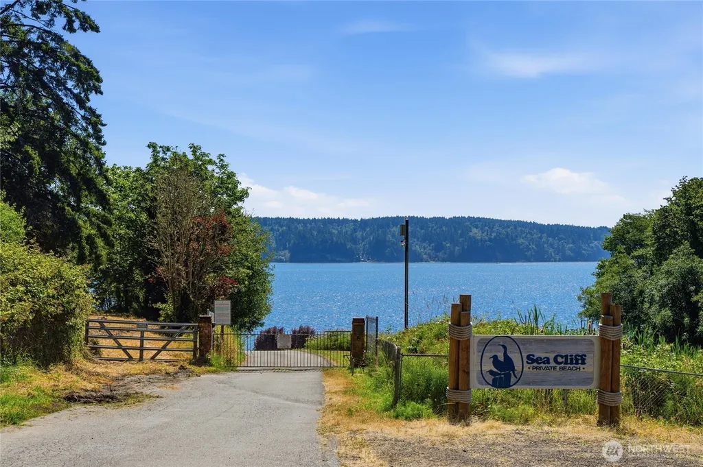 1602 Edgewood Drive NW Gig Harbor WA 98332