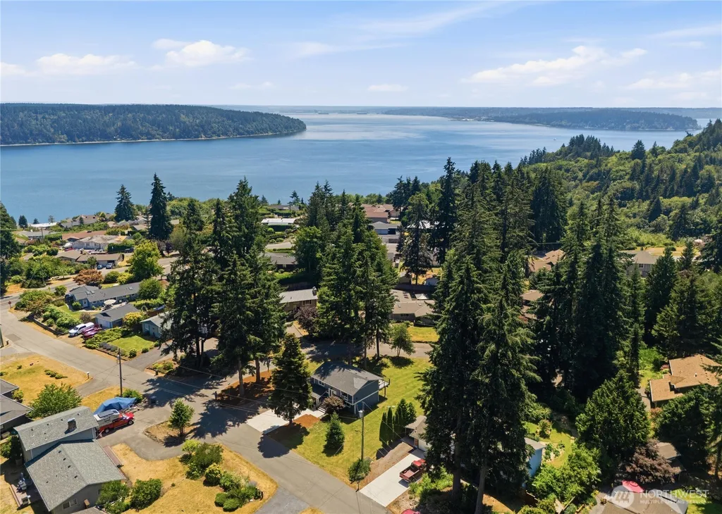 1602 Edgewood Drive NW Gig Harbor WA 98332