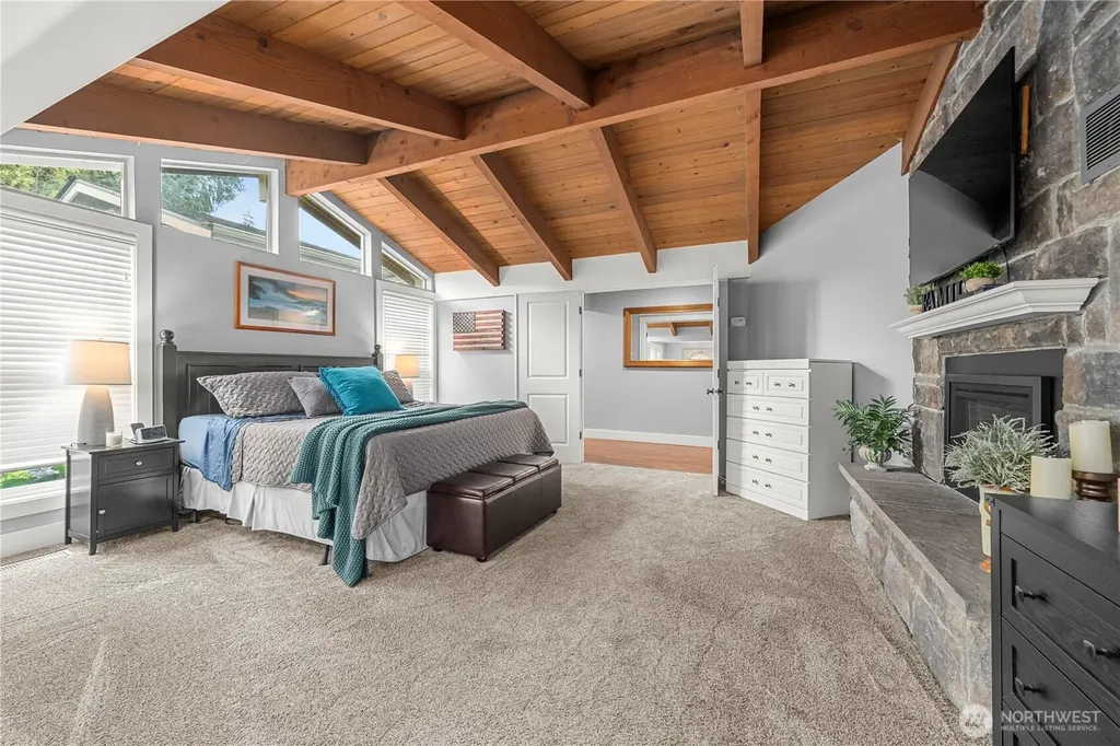 5129 W Tapps Drive E Lake Tapps WA 98391