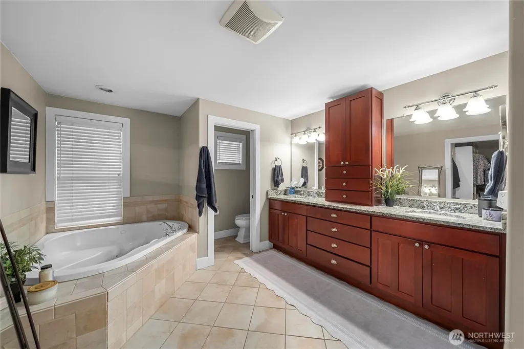 5129 W Tapps Drive E Lake Tapps WA 98391
