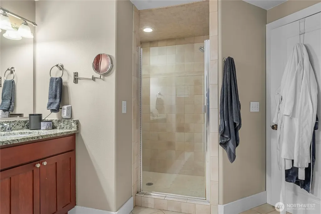 5129 W Tapps Drive E Lake Tapps WA 98391