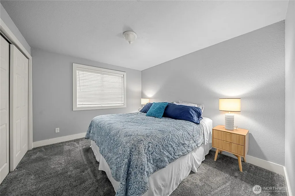 5129 W Tapps Drive E Lake Tapps WA 98391