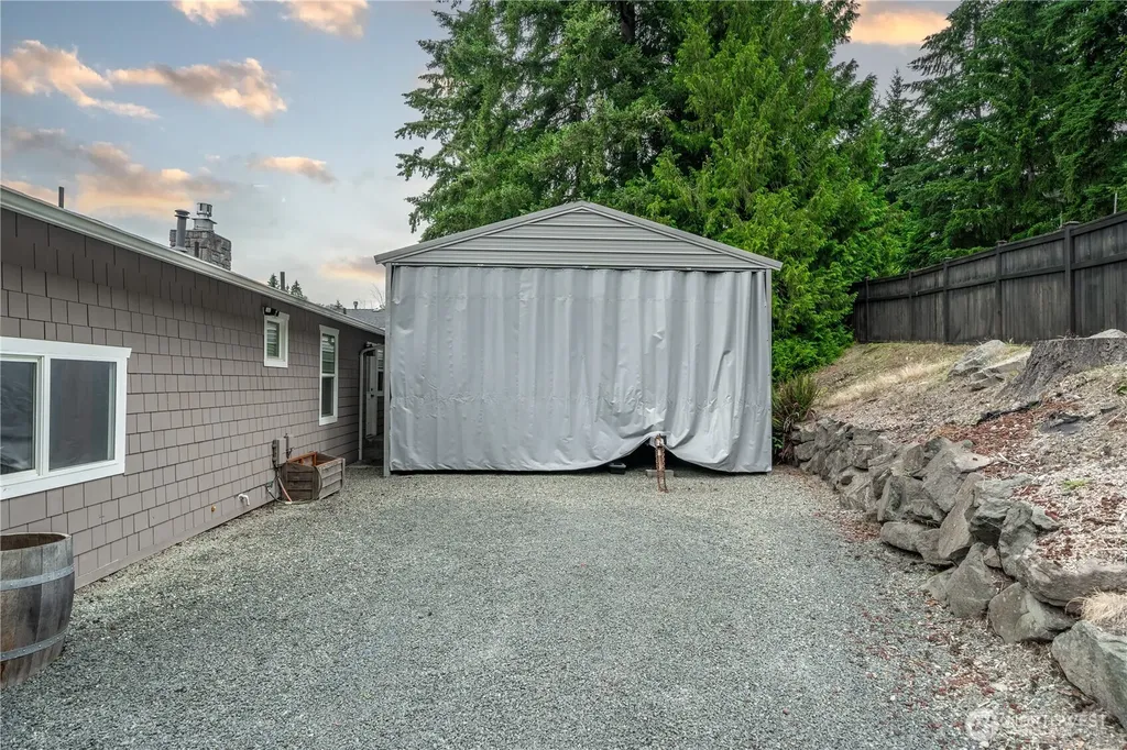 5129 W Tapps Drive E Lake Tapps WA 98391