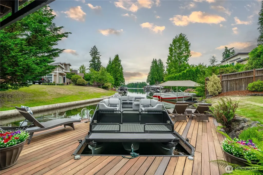 5129 W Tapps Drive E Lake Tapps WA 98391