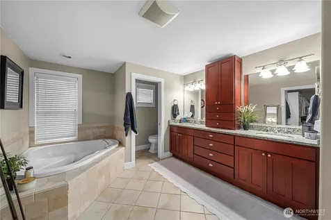 5129 W Tapps Drive E Lake Tapps WA 98391