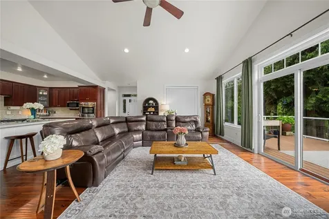 5129 W Tapps Drive E Lake Tapps WA 98391