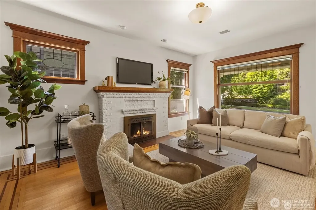 938 18th Avenue E Seattle WA 98112