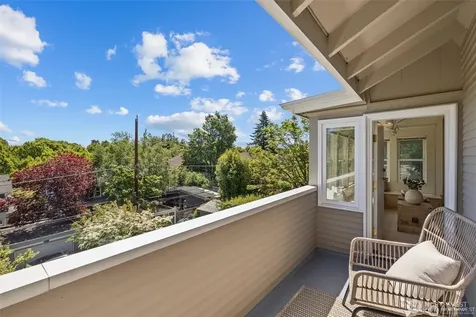 938 18th Avenue E Seattle WA 98112