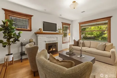 938 18th Avenue E Seattle WA 98112