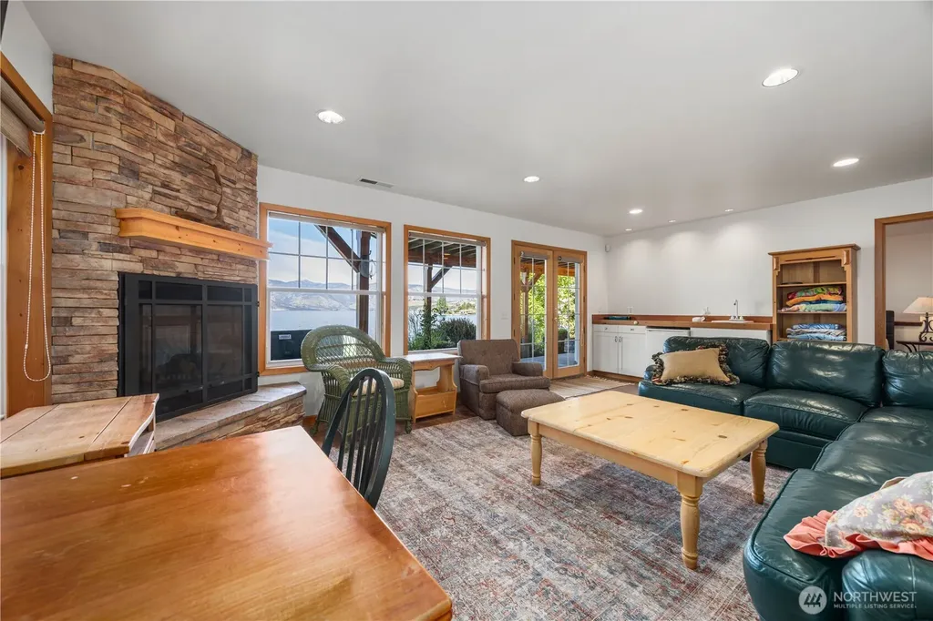 93 Lord Acres Road Chelan WA 98816