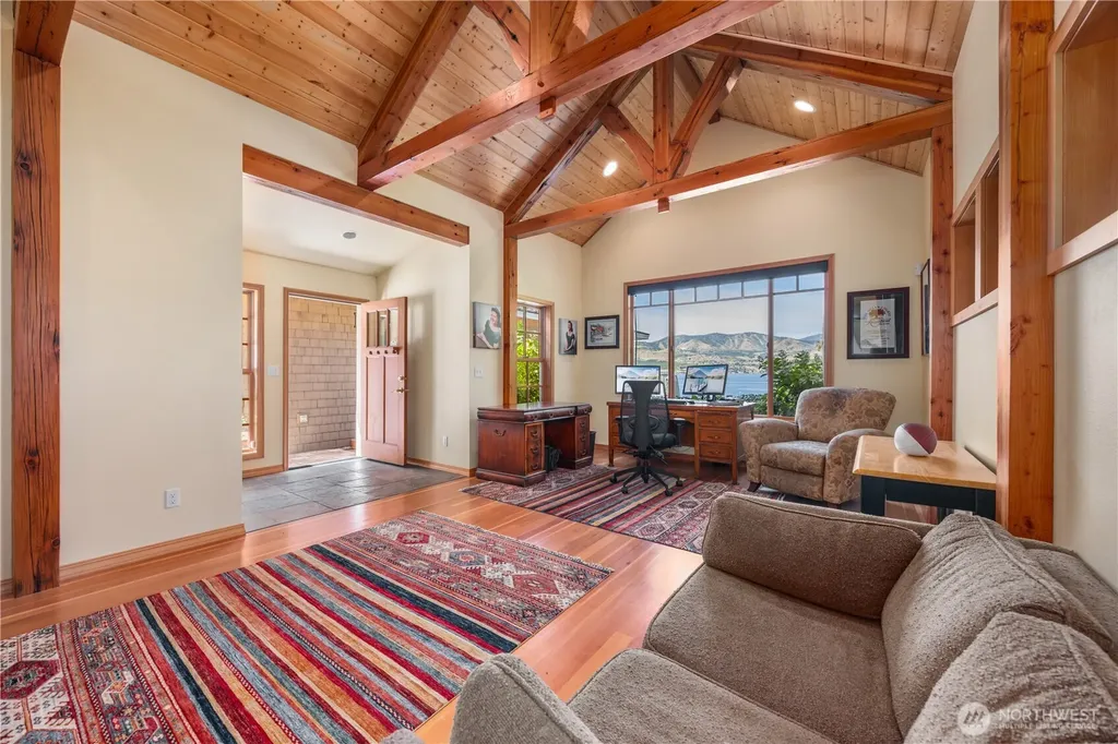 93 Lord Acres Road Chelan WA 98816
