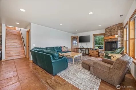93 Lord Acres Road Chelan WA 98816