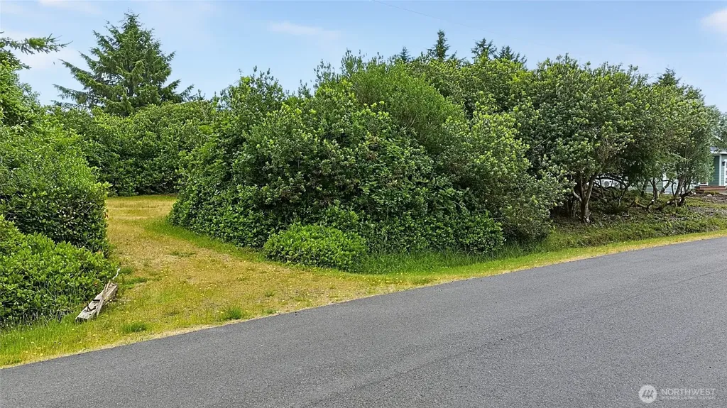 284 Captains Court SW Ocean Shores WA 98569